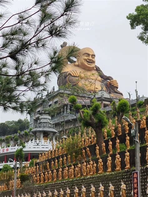 大尊彌勒佛|雲林。斗六》湖山巖湖山寺。銅光閃閃的十層樓高巨大彌勒佛